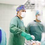 Mide küçültme ameliyatı ile mide hacminin azaltılması ve obezite tedavisinde cerrahi kilo verme süreci